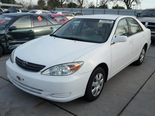 JTDBE32KX20107487 - 2002 TOYOTA CAMRY LE WHITE photo 2