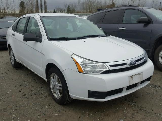 1FAHP34N88W125915 - 2008 FORD FOCUS S/SE WHITE photo 1