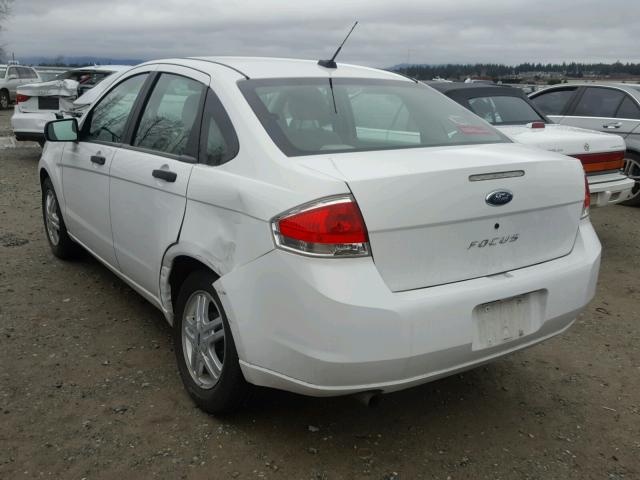 1FAHP34N88W125915 - 2008 FORD FOCUS S/SE WHITE photo 3