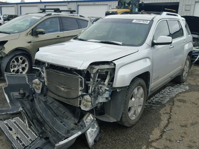 2CTFLJEY0A6288573 - 2010 GMC TERRAIN SL SILVER photo 2