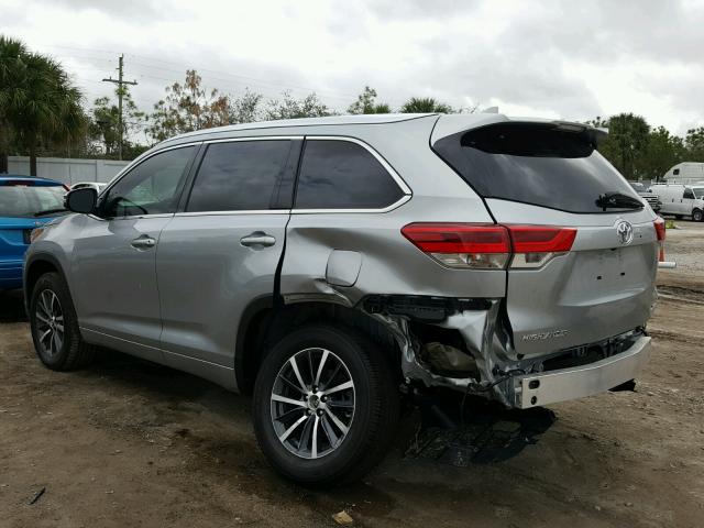 5TDKZRFH0HS524676 - 2017 TOYOTA HIGHLANDER SILVER photo 3