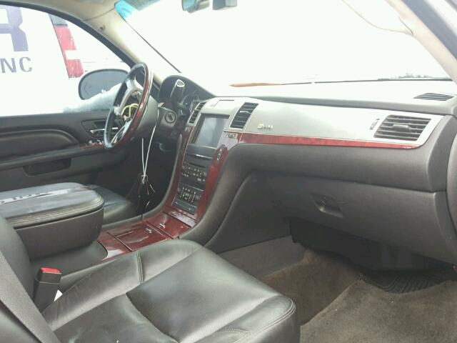 1GYS4EEJ5BR162064 - 2011 CADILLAC ESCALADE H WHITE photo 5