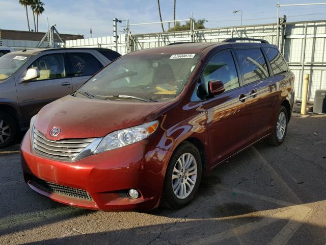 5TDYK3DC9FS673443 - 2015 TOYOTA SIENNA XLE RED photo 2