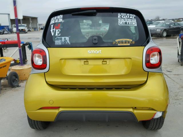 WMEFJ5DA0GK071772 - 2016 SMART FORTWO TWO TONE photo 6