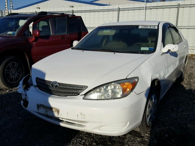 JTDBE32K330186065 - 2003 TOYOTA CAMRY LE WHITE photo 2