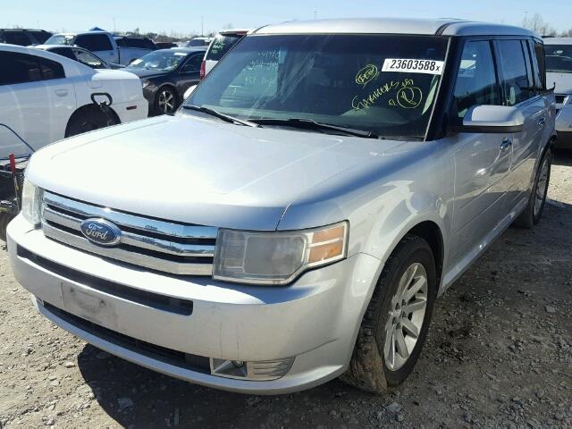 2FMDK52C49BA31372 - 2009 FORD FLEX SEL SILVER photo 2