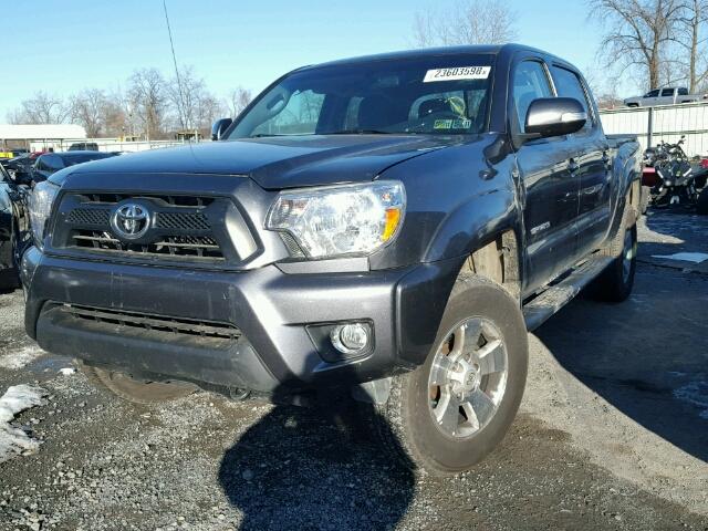 5TFLU4EN9FX113281 - 2015 TOYOTA TACOMA DOU CHARCOAL photo 2