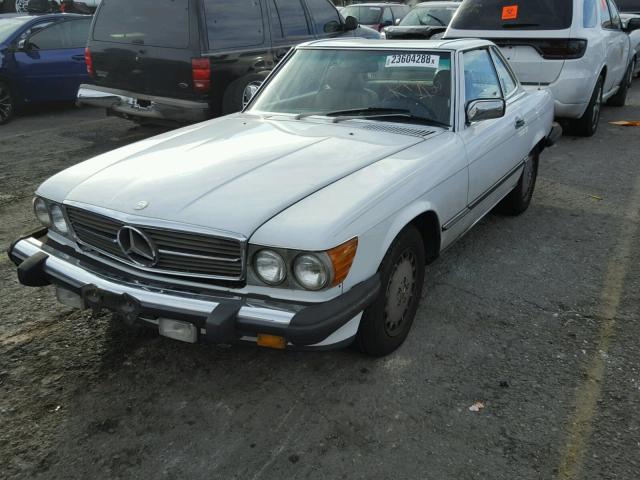 WDBBA48D8GA041810 - 1986 MERCEDES-BENZ 560 SL WHITE photo 2