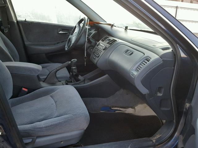 1HGCG65581A015360 - 2001 HONDA ACCORD LX BLUE photo 5