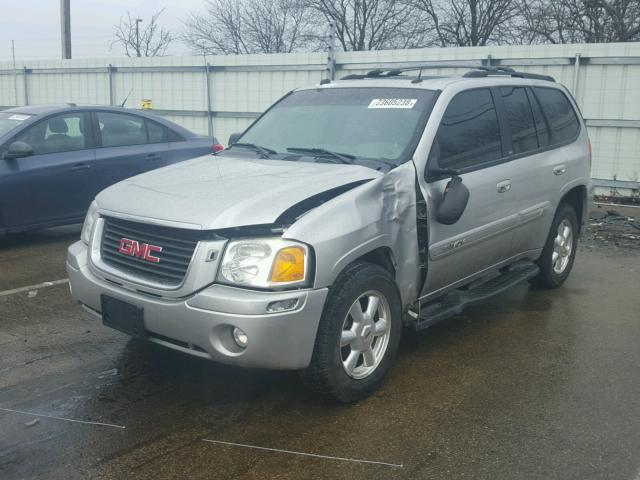 1GKDT13SX52269795 - 2005 GMC ENVOY SILVER photo 2