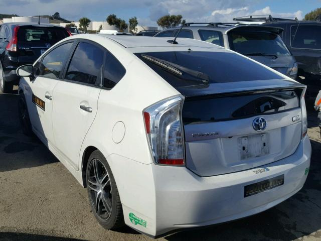 JTDKN3DP1F3066910 - 2015 TOYOTA PRIUS PLUG WHITE photo 3