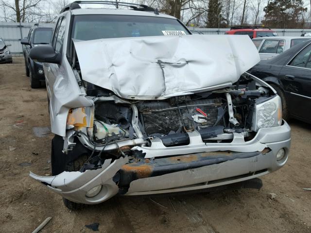 1GKET16S566135092 - 2006 GMC ENVOY XL SILVER photo 9