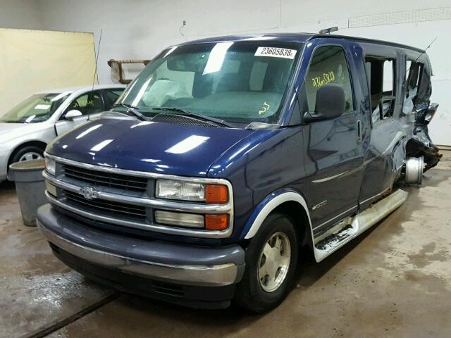 1GBFG15R421242441 - 2002 CHEVROLET EXPRESS G1 BLUE photo 2