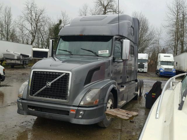 4V4NC9EH8AN286947 - 2010 VOLVO VN VNL GRAY photo 2