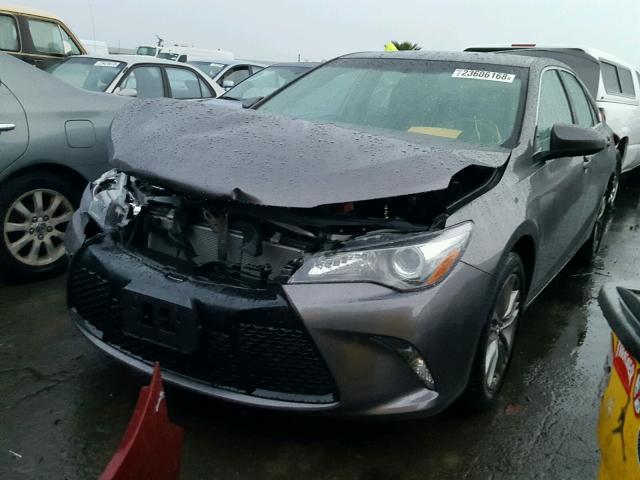 4T1BF1FKXHU728091 - 2017 TOYOTA CAMRY LE GRAY photo 2