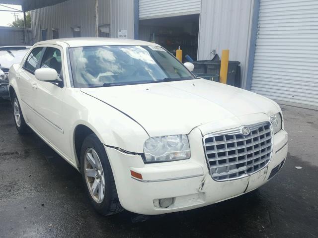 2C3KA53G37H753267 - 2007 CHRYSLER 300 TOURIN WHITE photo 1