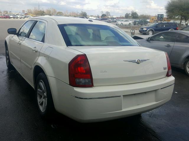 2C3KA53G37H753267 - 2007 CHRYSLER 300 TOURIN WHITE photo 3