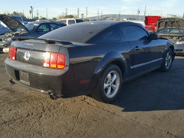 1ZVHT82H095102441 - 2009 FORD MUSTANG GT BLACK photo 4