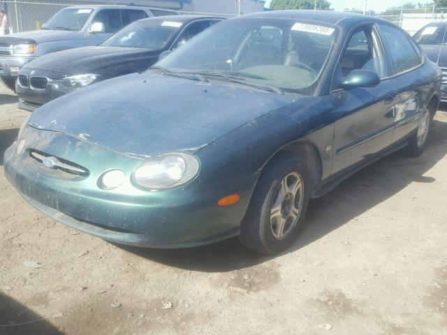 1FAFP53S6XG273399 - 1999 FORD TAURUS SE GREEN photo 2