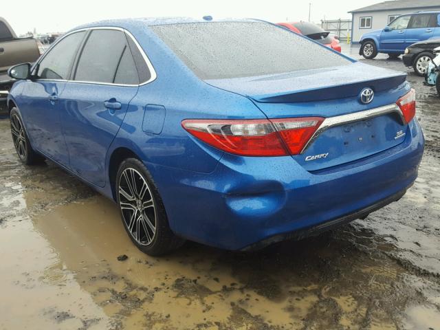 4T1BF1FK1GU505212 - 2016 TOYOTA CAMRY LE BLUE photo 3