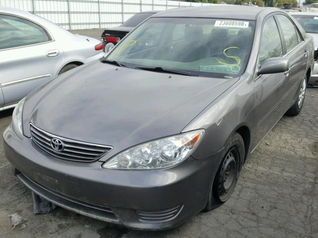 4T1BE32K86U661282 - 2006 TOYOTA CAMRY LE GRAY photo 2