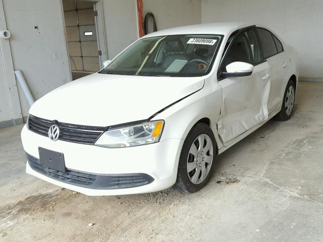 3VWDP7AJXCM317537 - 2012 VOLKSWAGEN JETTA SE WHITE photo 2