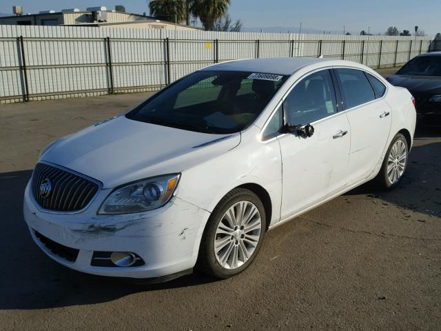 1G4PP5SK1D4221218 - 2013 BUICK VERANO WHITE photo 2