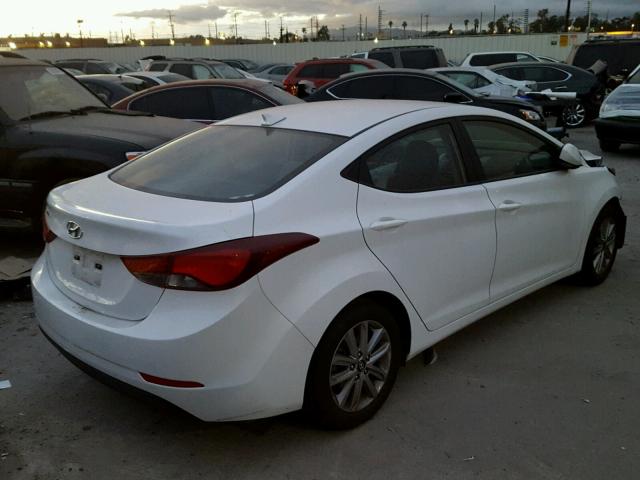 5NPDH4AE1GH725289 - 2016 HYUNDAI ELANTRA SE WHITE photo 4