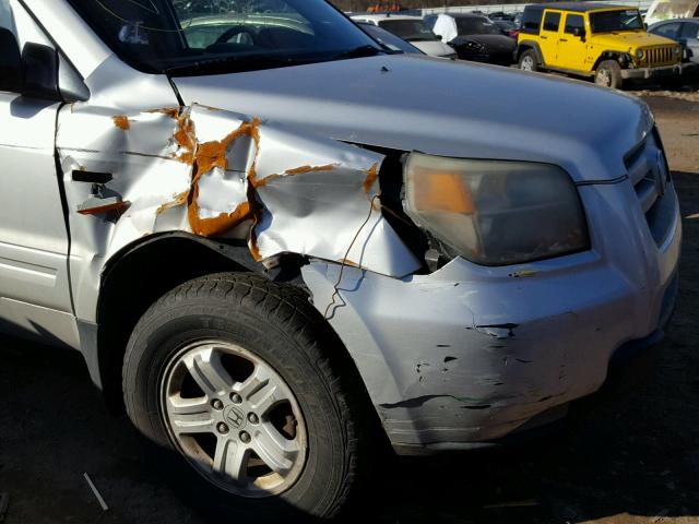 5FNYF18136B009838 - 2006 HONDA PILOT LX GRAY photo 9