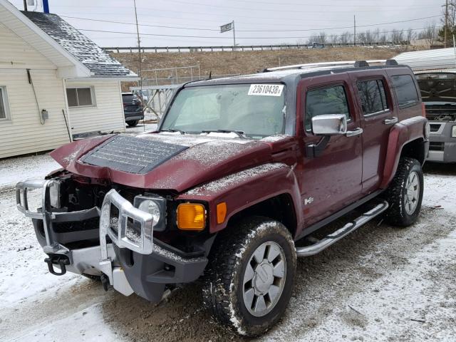 5GTEN13E198129490 - 2009 HUMMER H3 RED photo 2