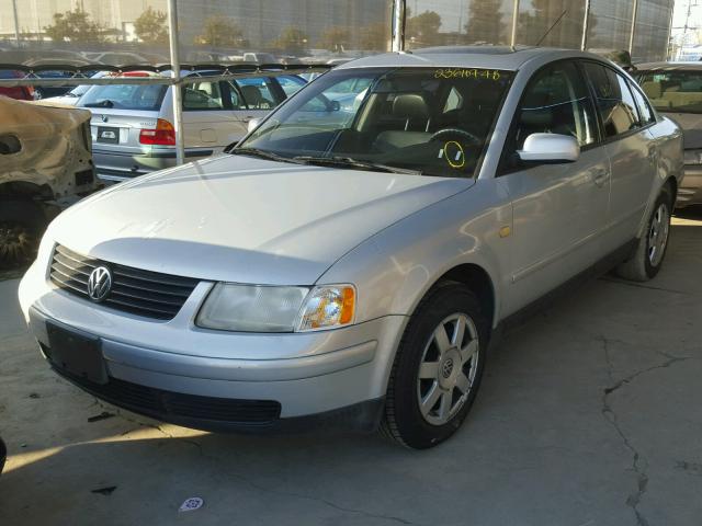 WVWMA63B4XE289542 - 1999 VOLKSWAGEN PASSAT GLS SILVER photo 2