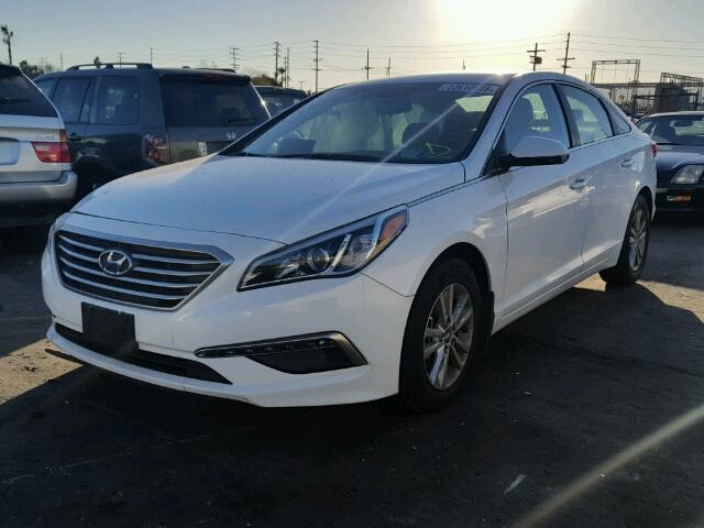 5NPE24AF3FH202370 - 2015 HYUNDAI SONATA SE WHITE photo 2