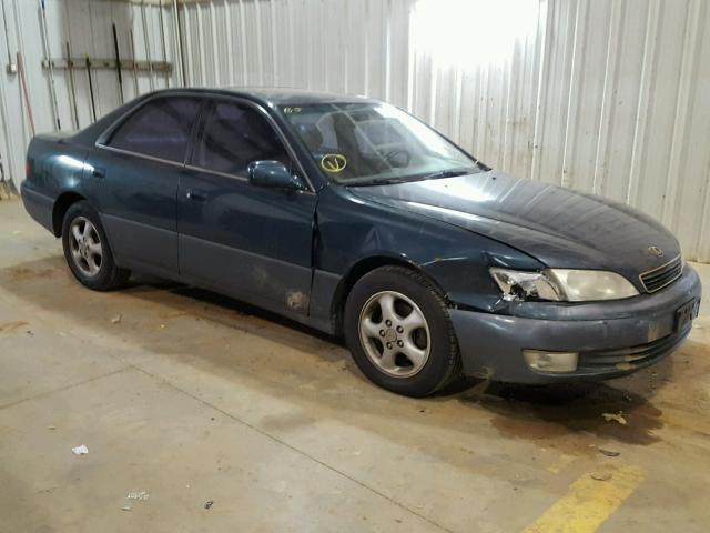 JT8BF28G1W0085670 - 1998 LEXUS ES 300 GREEN photo 1