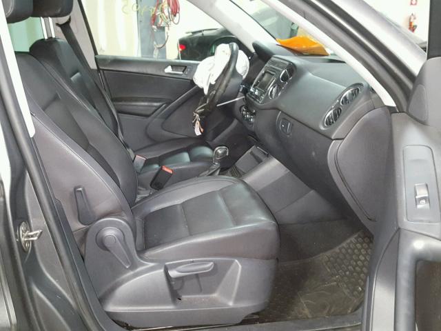 WVGBV7AX1CW002433 - 2012 VOLKSWAGEN TIGUAN S GRAY photo 5