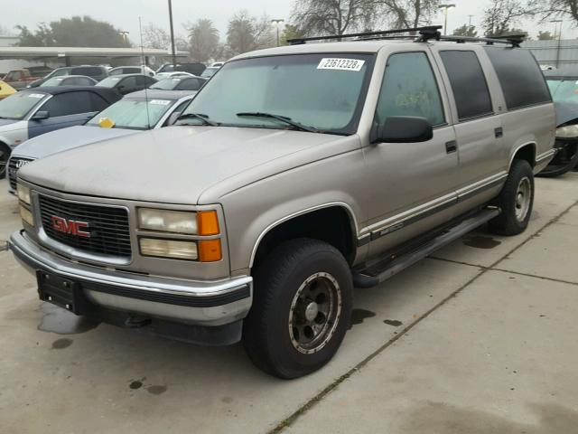 5GKFJ16R3XG531929 - 1999 CHEVROLET SUBURBAN GRAY photo 2