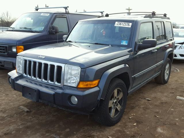 1J8HG48KX7C587031 - 2007 JEEP COMMANDER GRAY photo 2