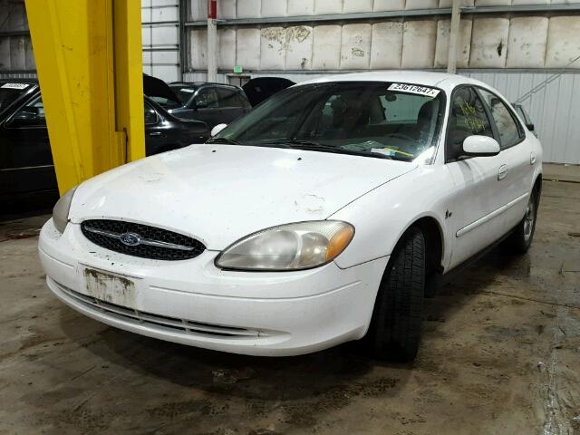 1FAFP5326YG202169 - 2000 FORD TAURUS SE WHITE photo 2