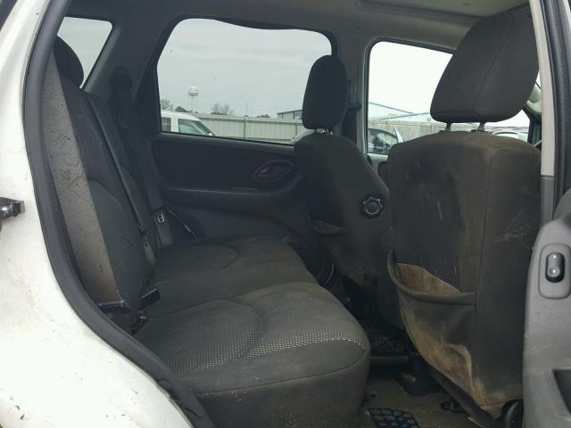 4F2CZ04165KM60328 - 2005 MAZDA TRIBUTE S WHITE photo 6