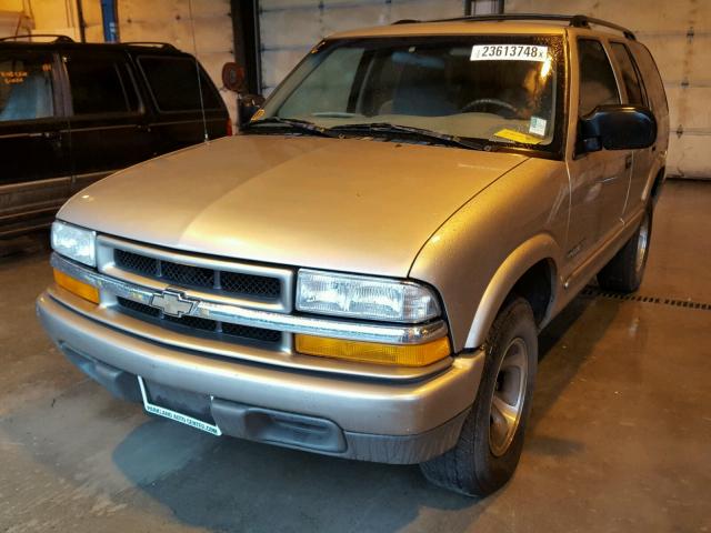 1GNCS13W22K150347 - 2002 CHEVROLET BLAZER GOLD photo 2