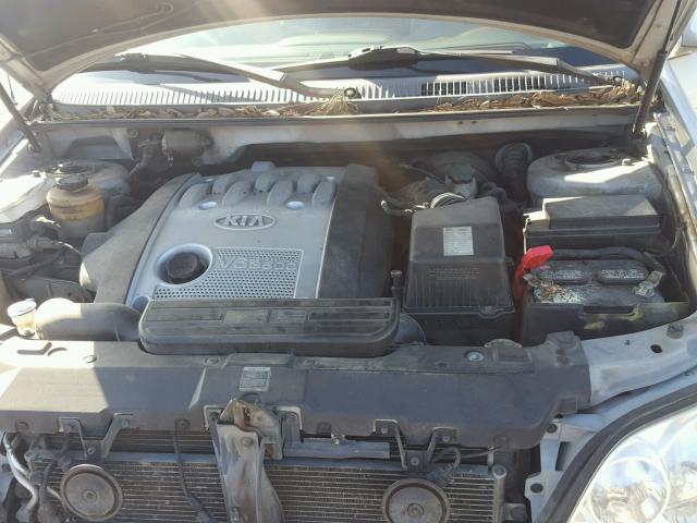 KNDUP131556614392 - 2005 KIA SEDONA EX SILVER photo 7