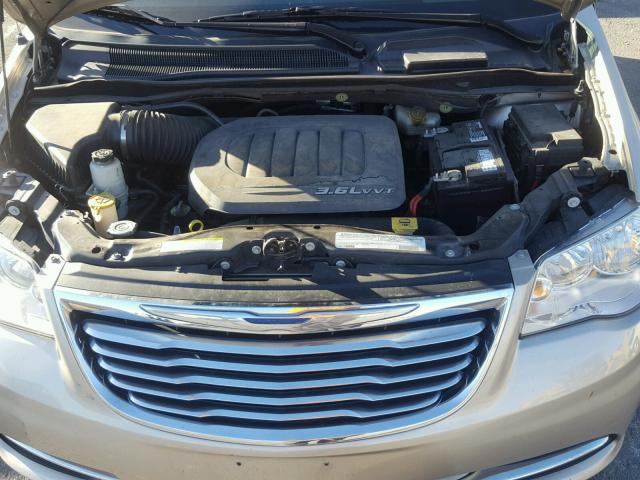 2C4RC1CG8CR364190 - 2012 CHRYSLER TOWN & COU GOLD photo 7