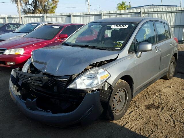 3N1BC13EX9L469600 - 2009 NISSAN VERSA S/SL GRAY photo 2