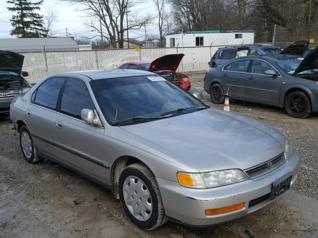 1HGCD5632TA176340 - 1996 HONDA ACCORD LX SILVER photo 1