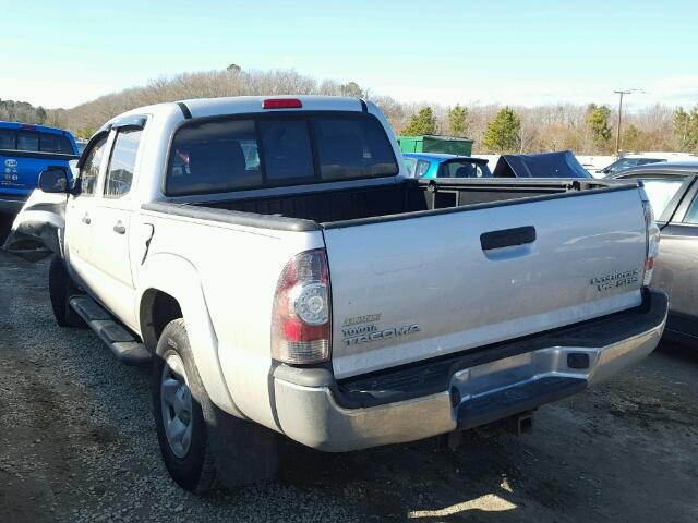 3TMJU4GN5BM119034 - 2011 TOYOTA TACOMA DOU SILVER photo 3