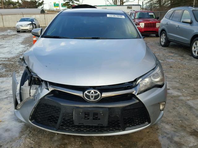 4T1BF1FK0GU199541 - 2016 TOYOTA CAMRY LE SILVER photo 10