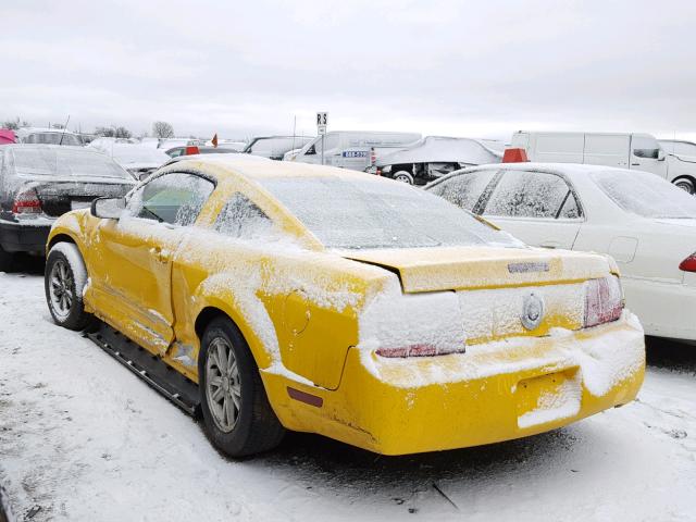 1ZVFT80N265227940 - 2006 FORD MUSTANG YELLOW photo 3