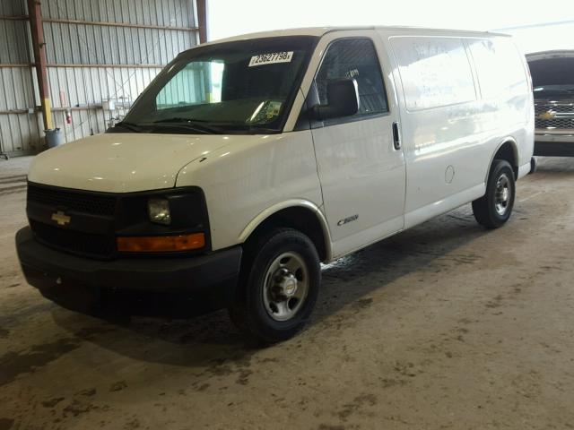 1GCGG25U931219779 - 2003 CHEVROLET EXPRESS G2 WHITE photo 2