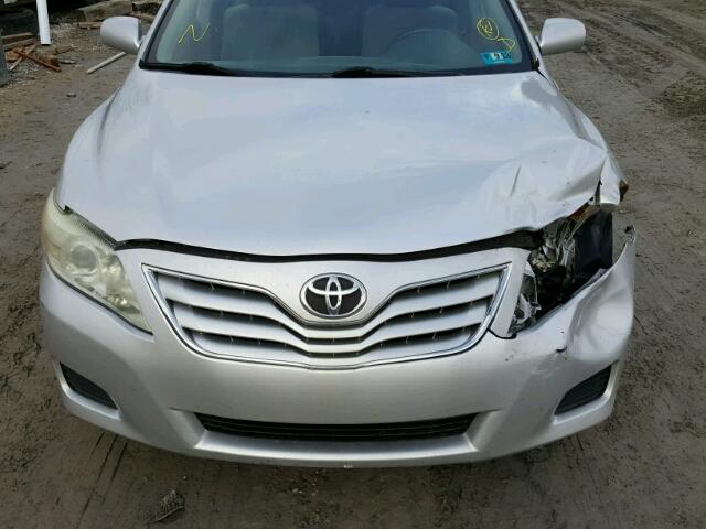 4T1BF3EK6BU609572 - 2011 TOYOTA CAMRY BASE SILVER photo 7