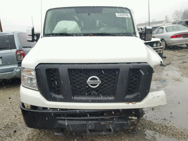 5BZAF0AA2FN852680 - 2015 NISSAN NV 3500 WHITE photo 10