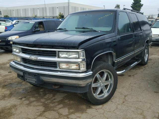 3GNFK16R2WG105974 - 1998 CHEVROLET SUBURBAN K BLACK photo 2